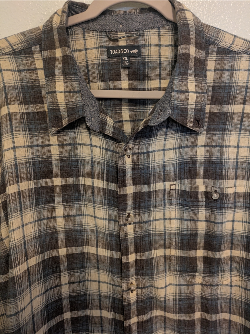 Toad&Co 2XX Recycled Cotton Plaid Button-Up Shirt in Cream, Gray, And Blue. - Picture 3 of 7